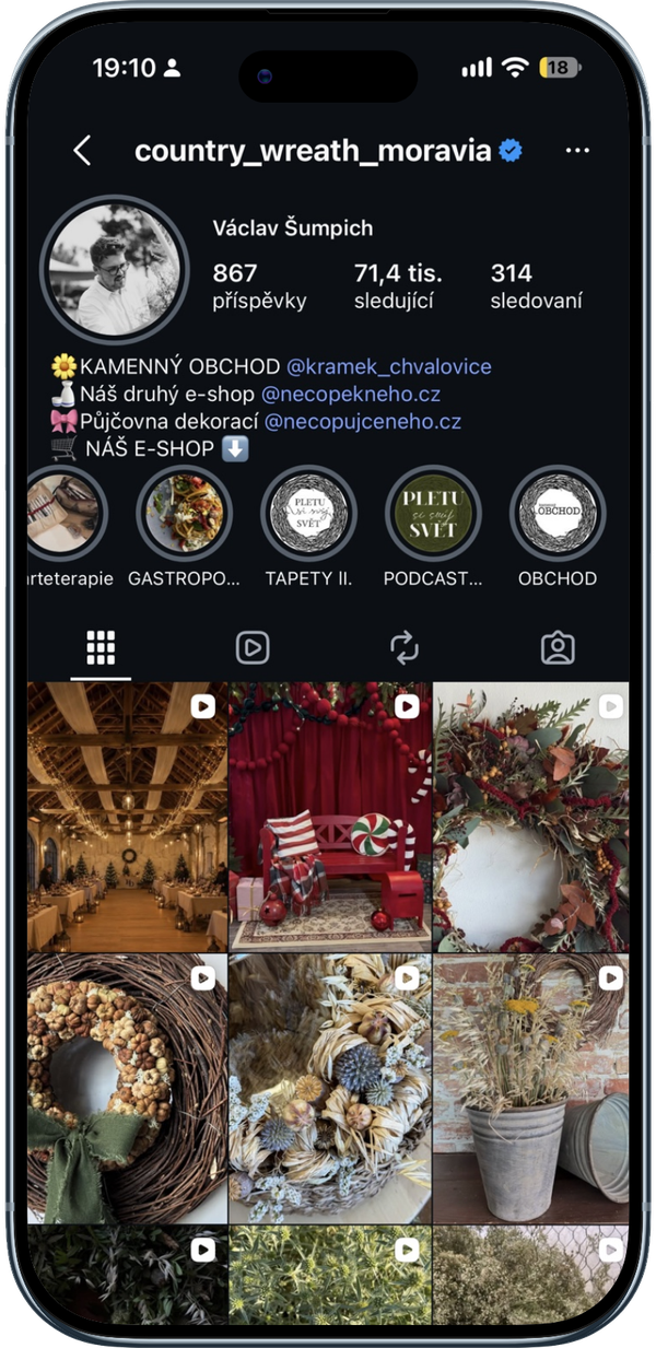 Instagram profile of country_wreath_moravia showing handmade dried flower wreaths, festive decor, shop links and highlights.