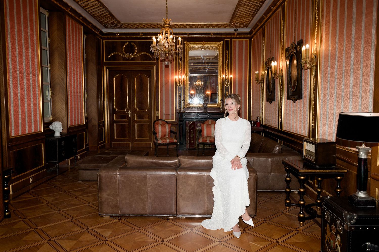 A series of elegant photos showing a bride in a white gown posing in an ornate historic mansion interior. Mariage Chateau saint georges