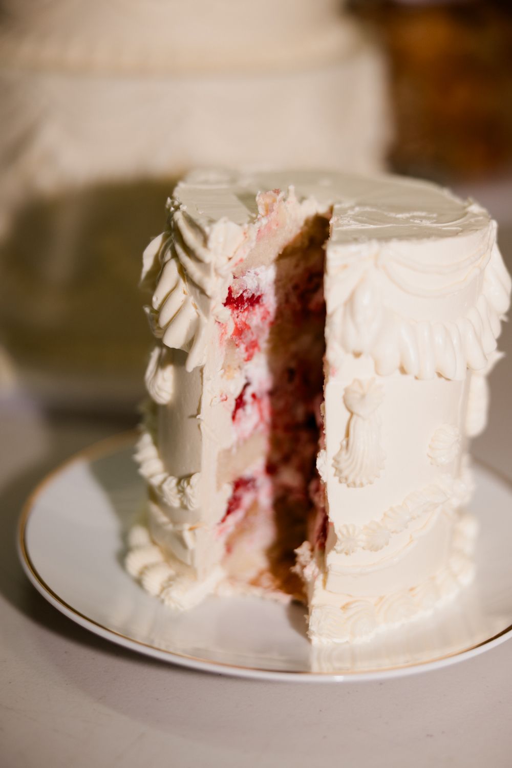 A sequence of images showing a chocolate cake slice with white frosting and a raspberry filling on a white plate. Château des 3 Fontaines