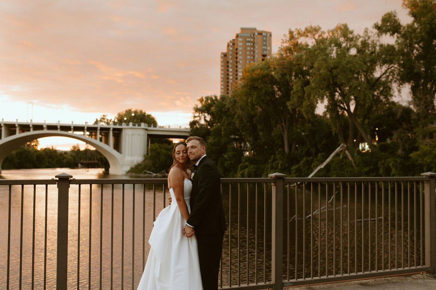 Minnesota Wedding Photographer | Rachel Marie Photography - Romantic and Authentic Minnesota Photography