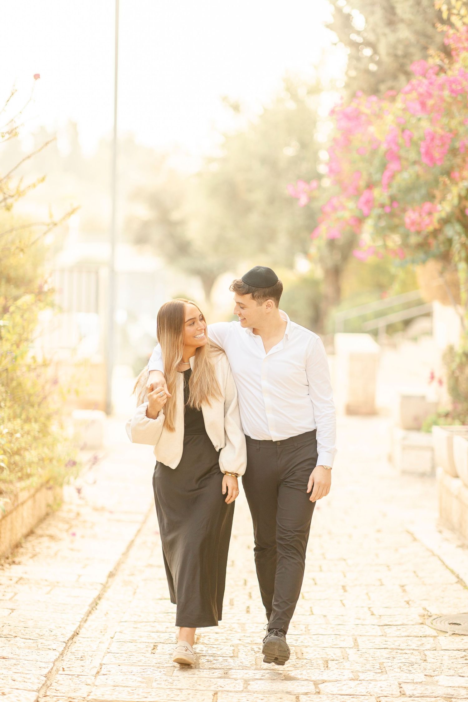 Beautiful golden hour couples photoshoot in jerusalem yemin moshe