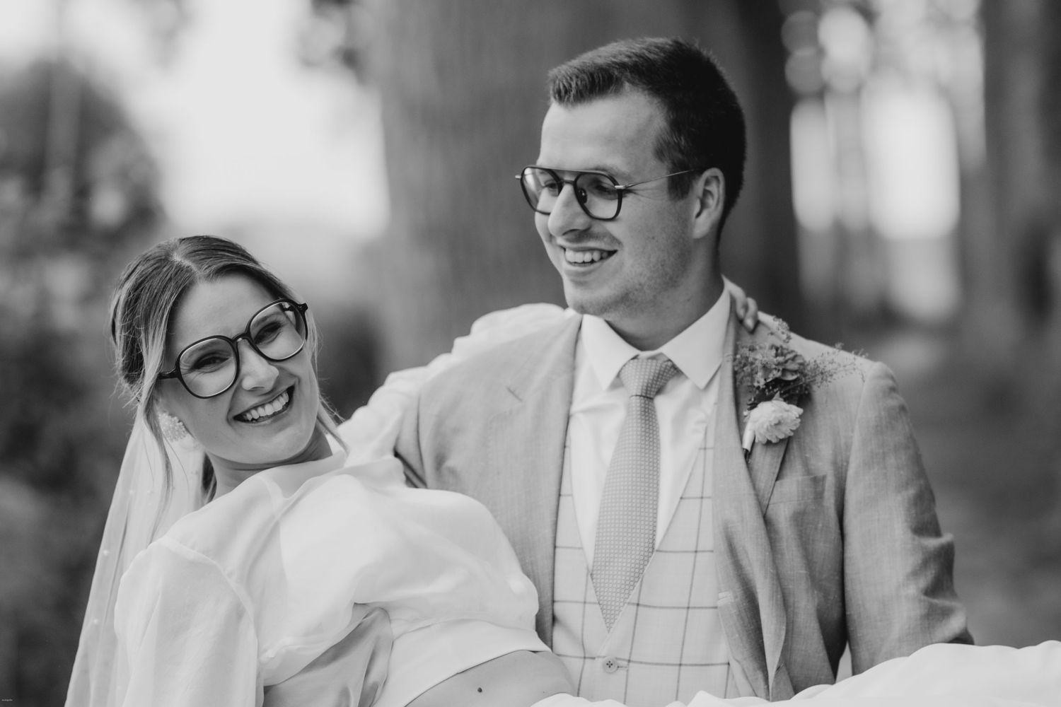 Wedding couple sharing intimate moments during their outdoor photo session.