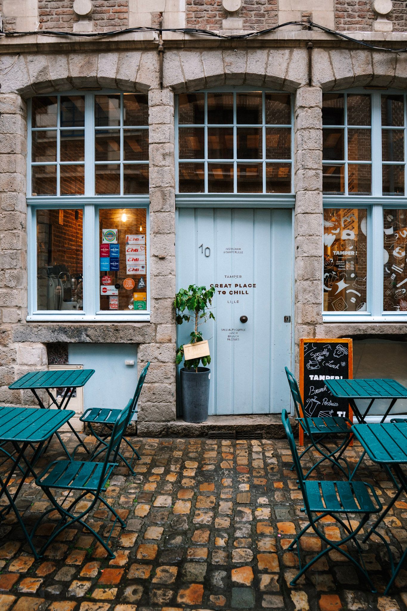 Photos lieux de vie, restaurants et cafés à Lille. Captures esthétiques pour site web, réseaux sociaux et menus.