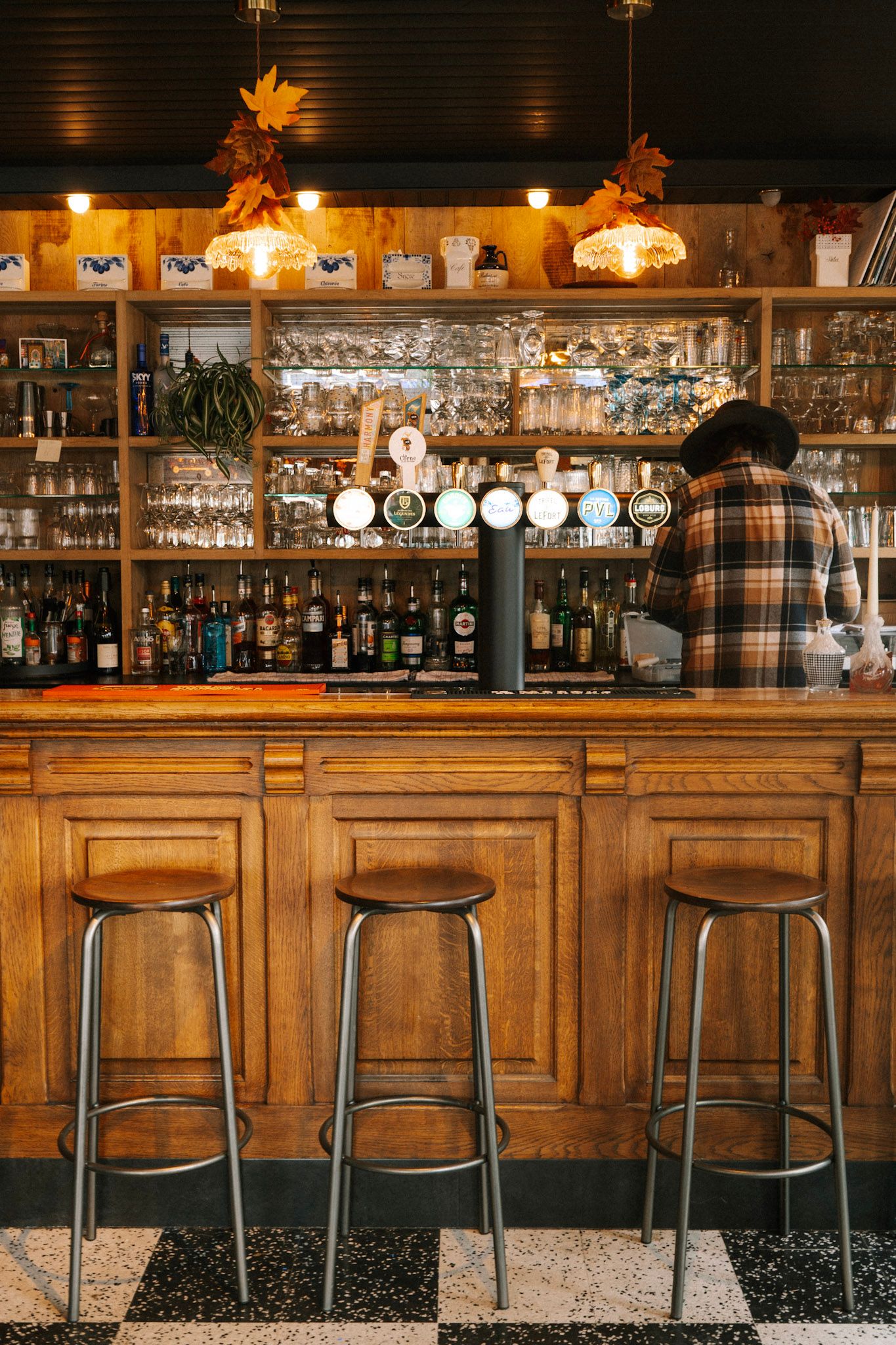 Photos lieux de vie, restaurants et cafés à Lille. Captures esthétiques pour site web, réseaux sociaux et menus.
