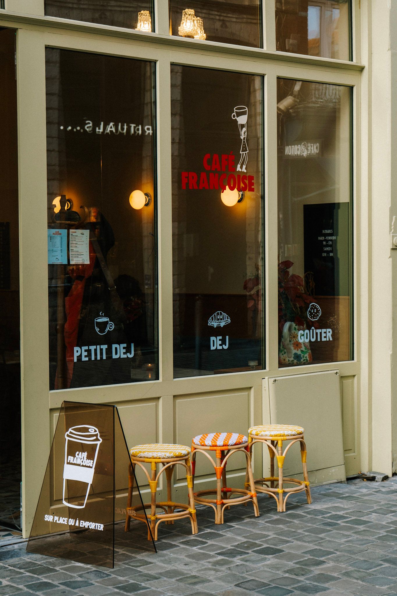Photos lieux de vie, restaurants et cafés à Lille. Captures esthétiques pour site web, réseaux sociaux et menus.
