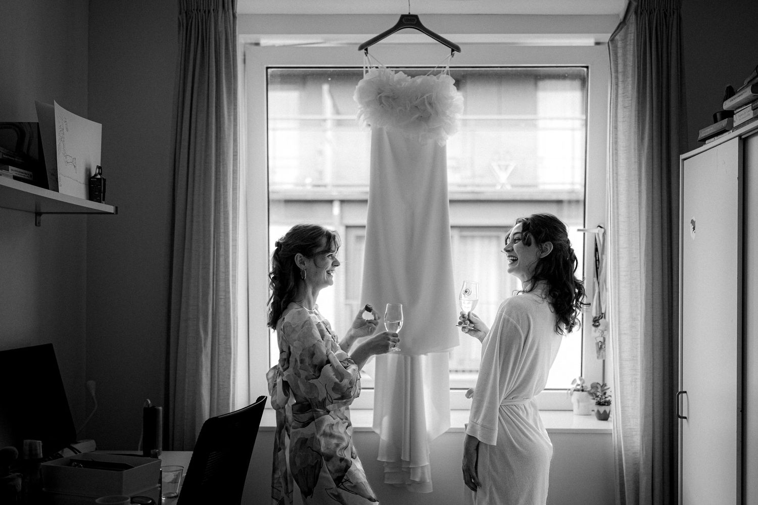 Foto van getting ready van de bruid in Utrecht door Nansee Photography