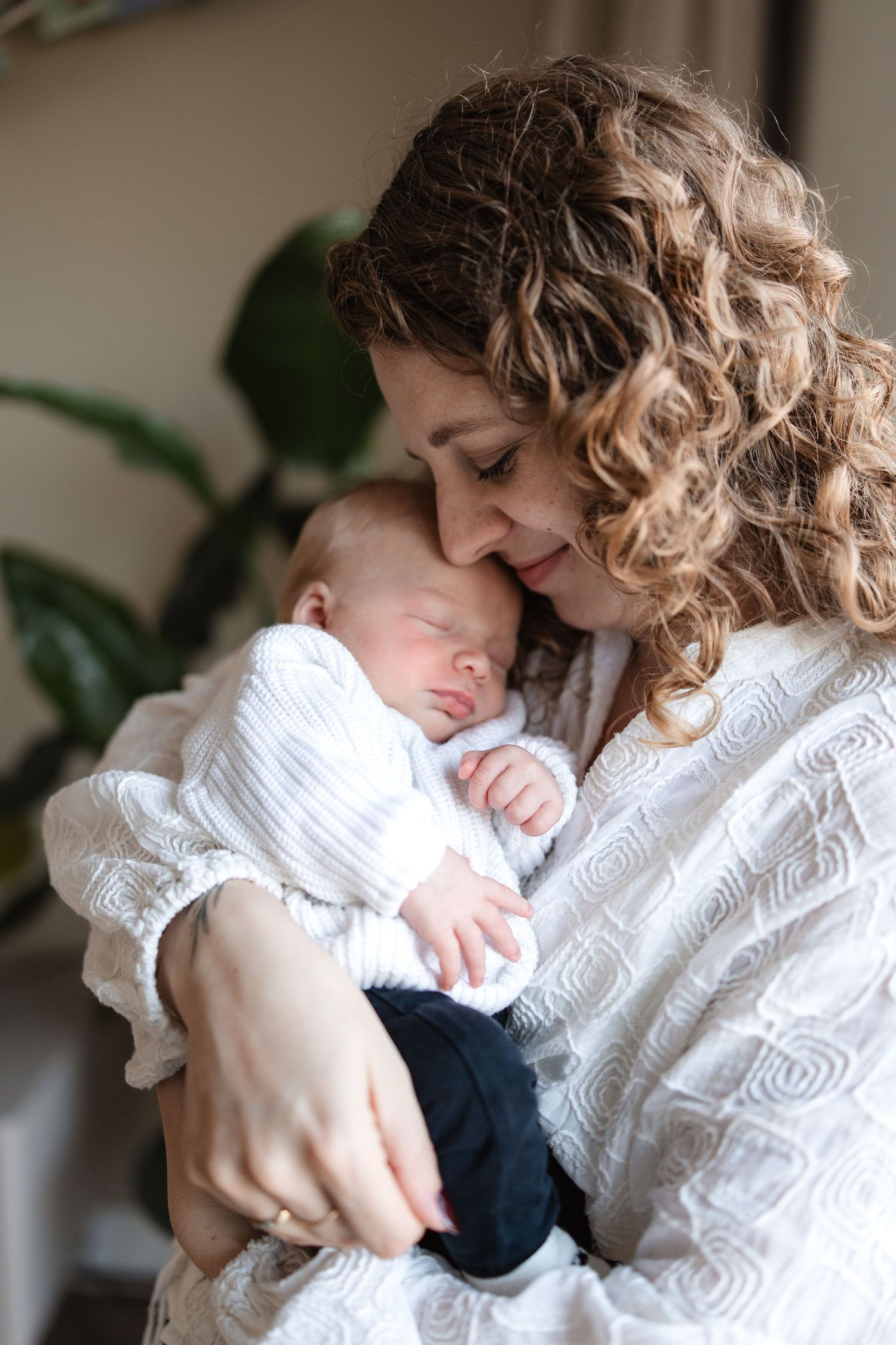 Moeder met newborn portret in Ermelo