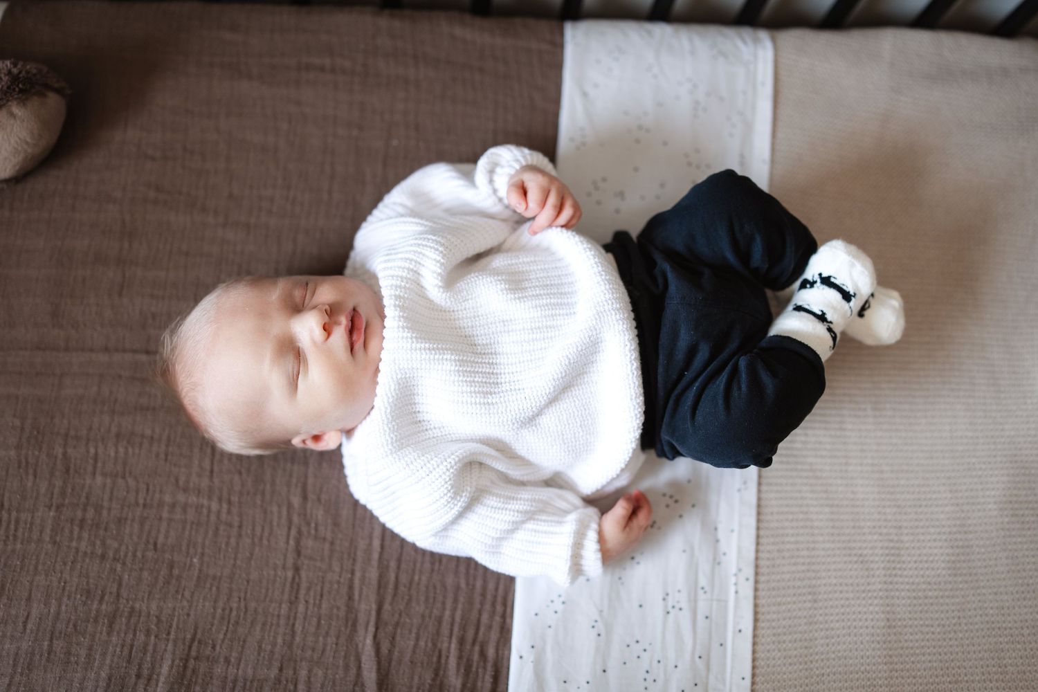 Portretfoto van baby van bovenaf