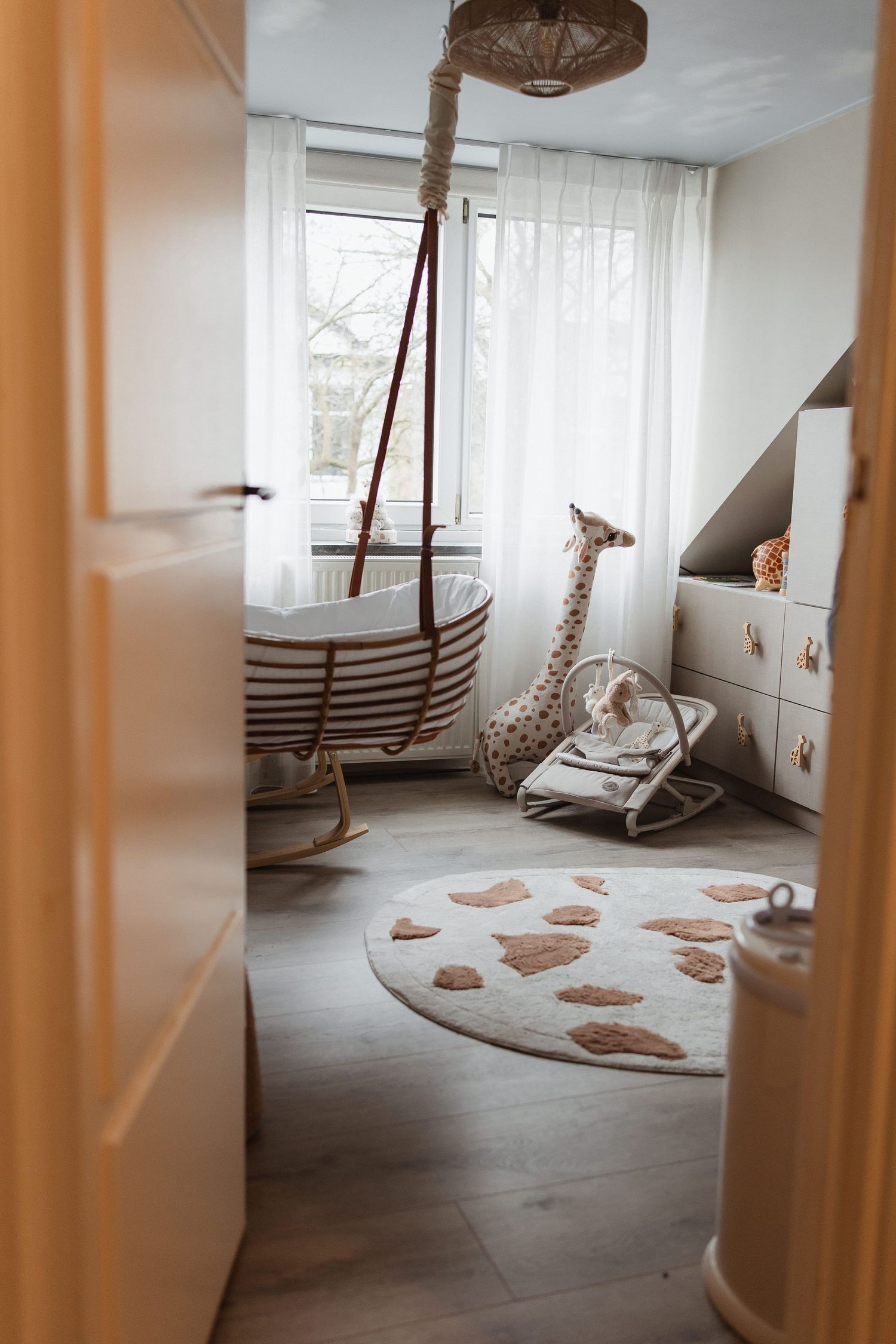 Foto van de babykamer tijdens newbornshoot