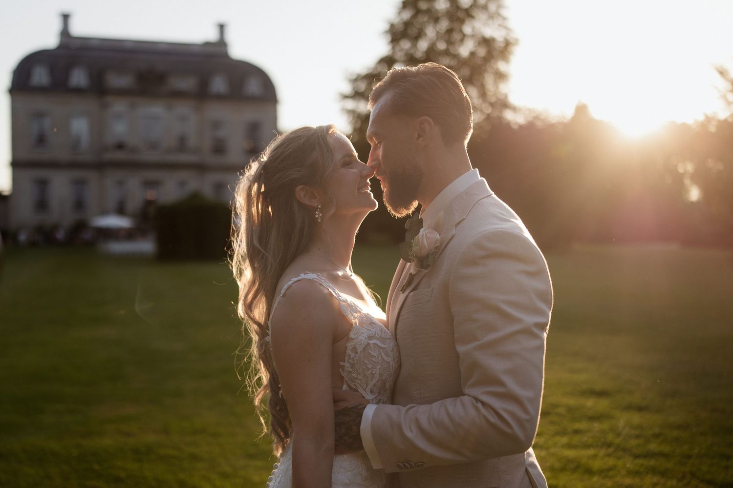 Golden hour shoot bij Huis de Voorst tijdens een bruiloft