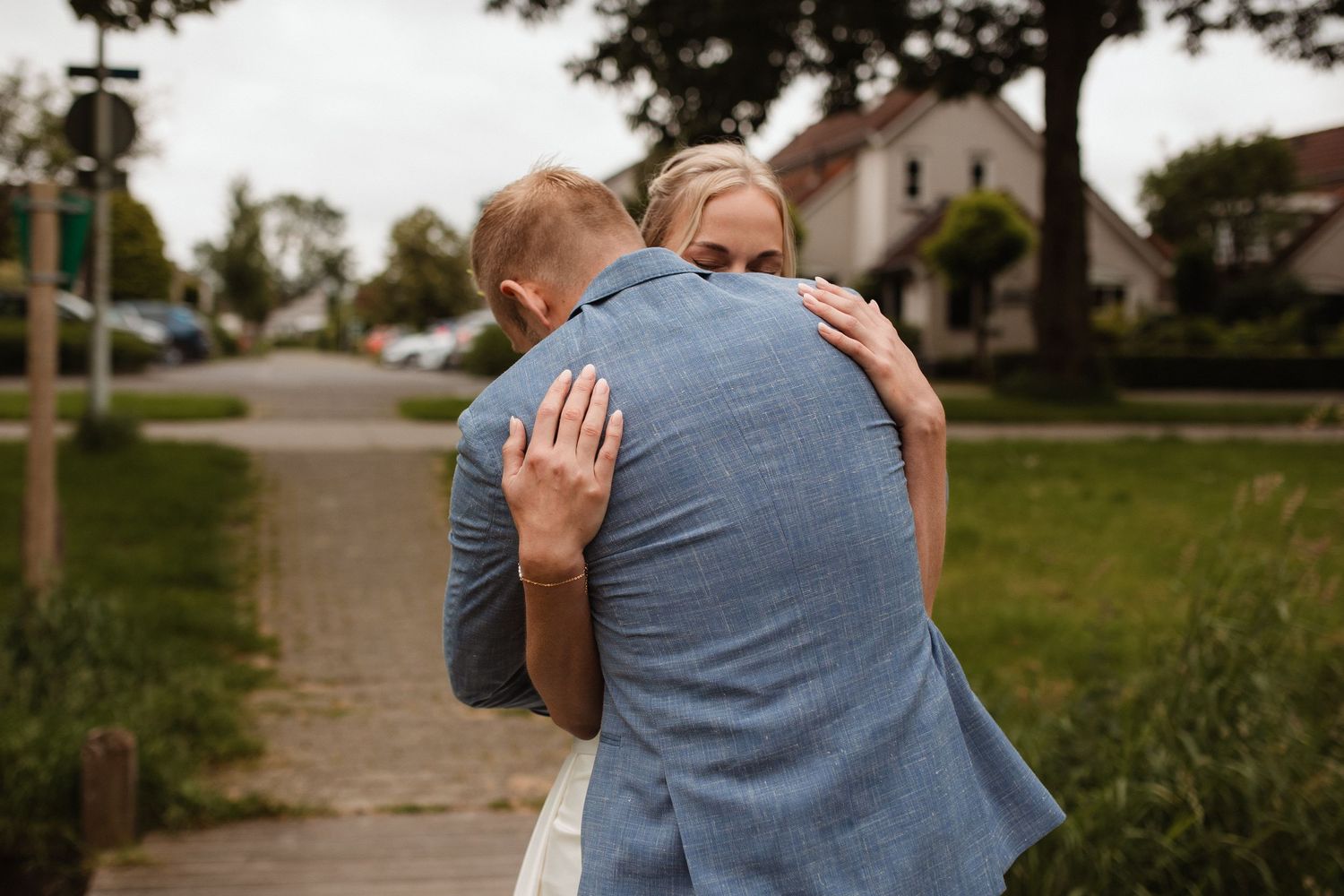 Candid moments between newlyweds on a garden path.