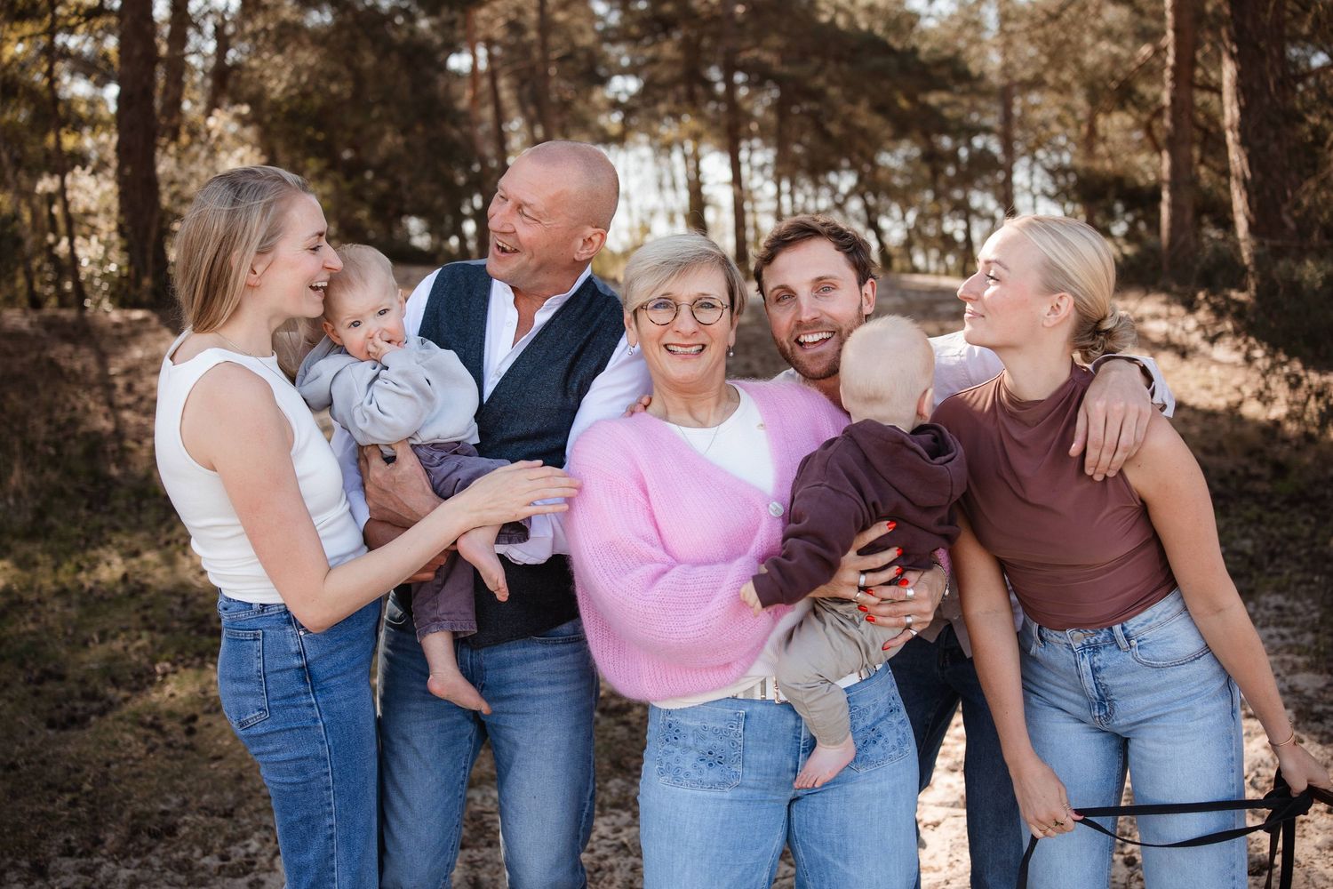 Fotoshoot van een familie op de Soesterduinen door Nansee Photography.