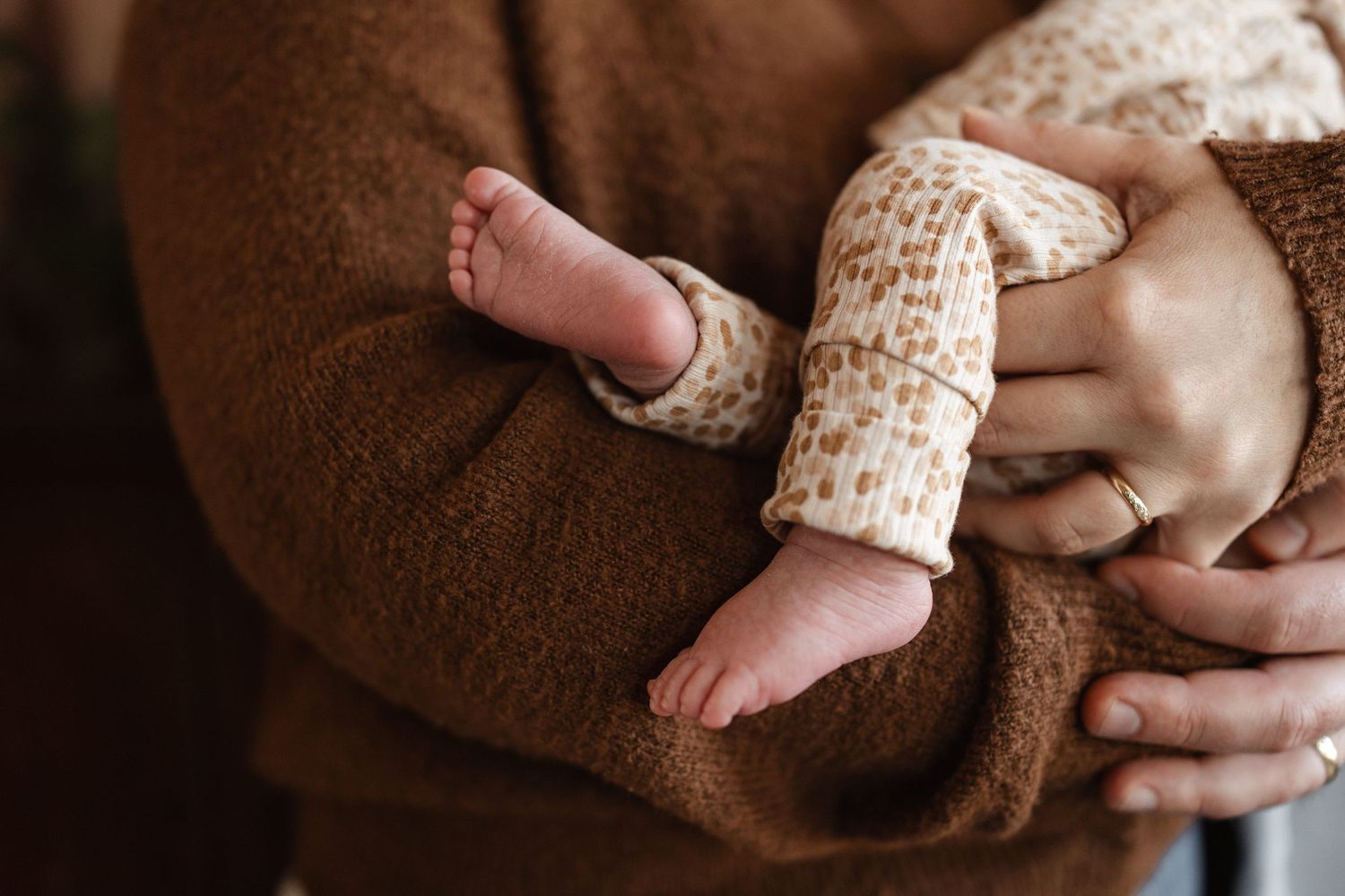 detailfoto van voetjes newborn
