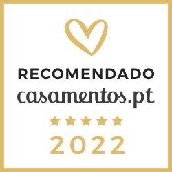 Gold-framed wedding photography recommendation badges for 2022.