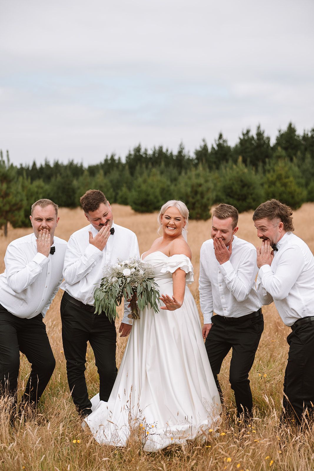 Funny bridal party photo invercargill wedding