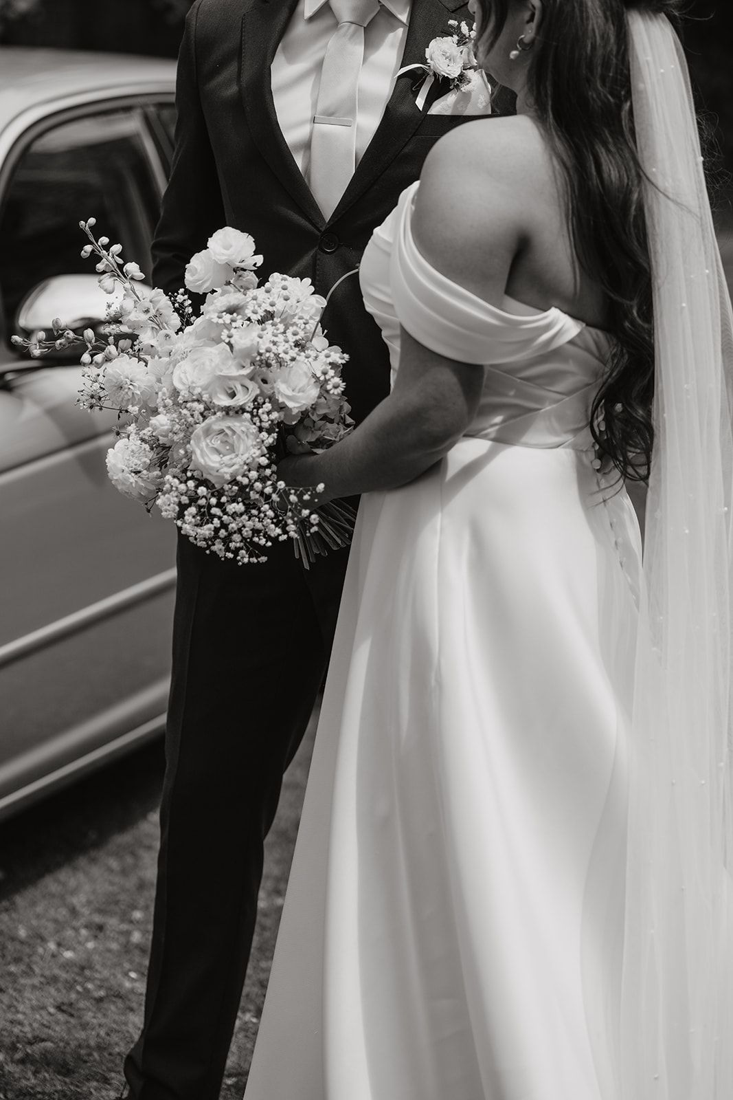 Dunedin wedding couple flowers black and white