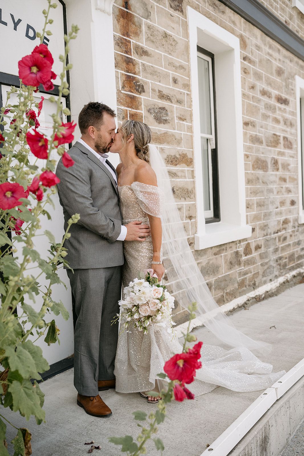 Clyde elopement couple