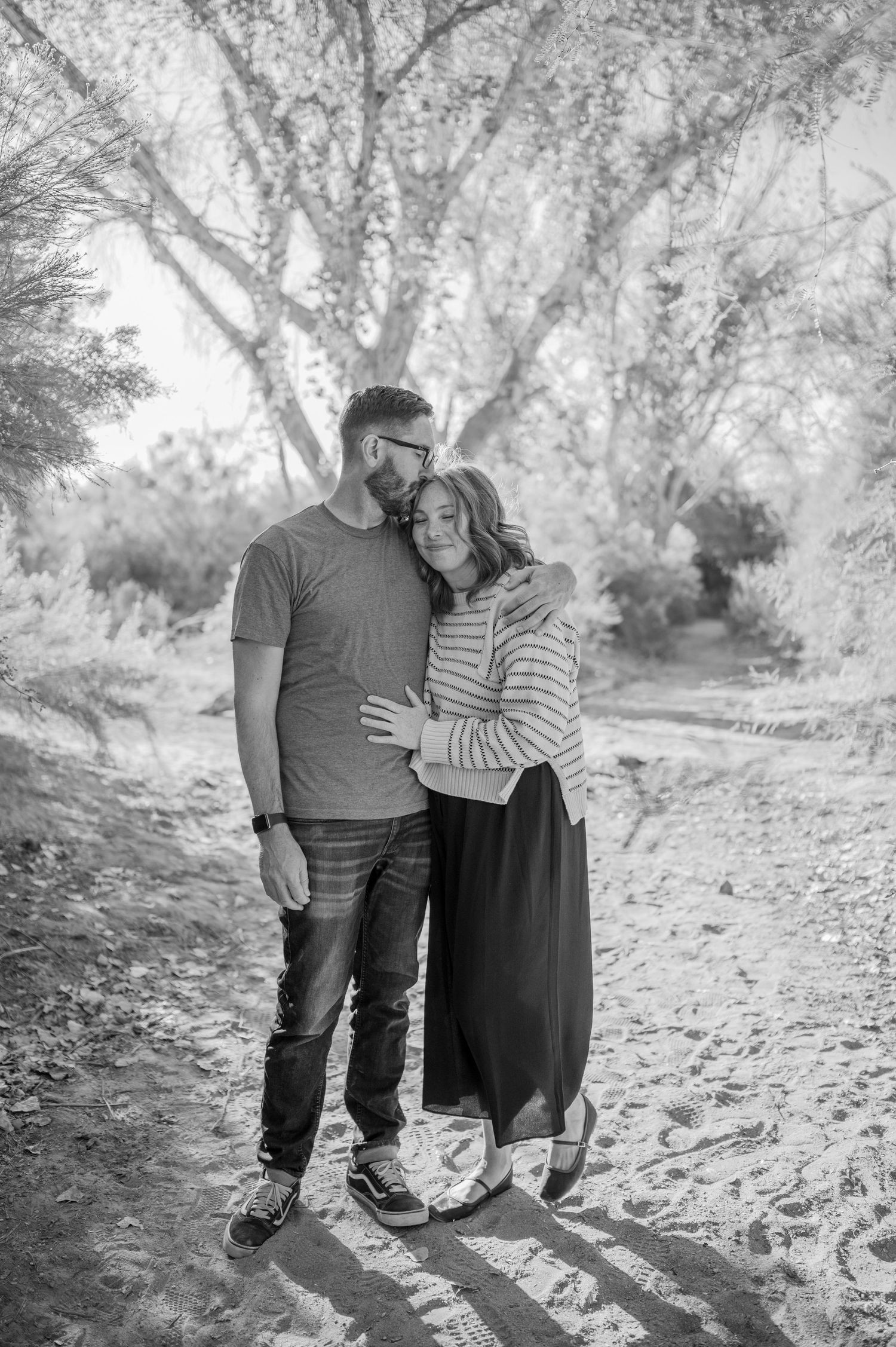 Luxury Gilbert Arizona family photography surrounded by lush greenery. A relaxed, stress-free experience that captures real connection.