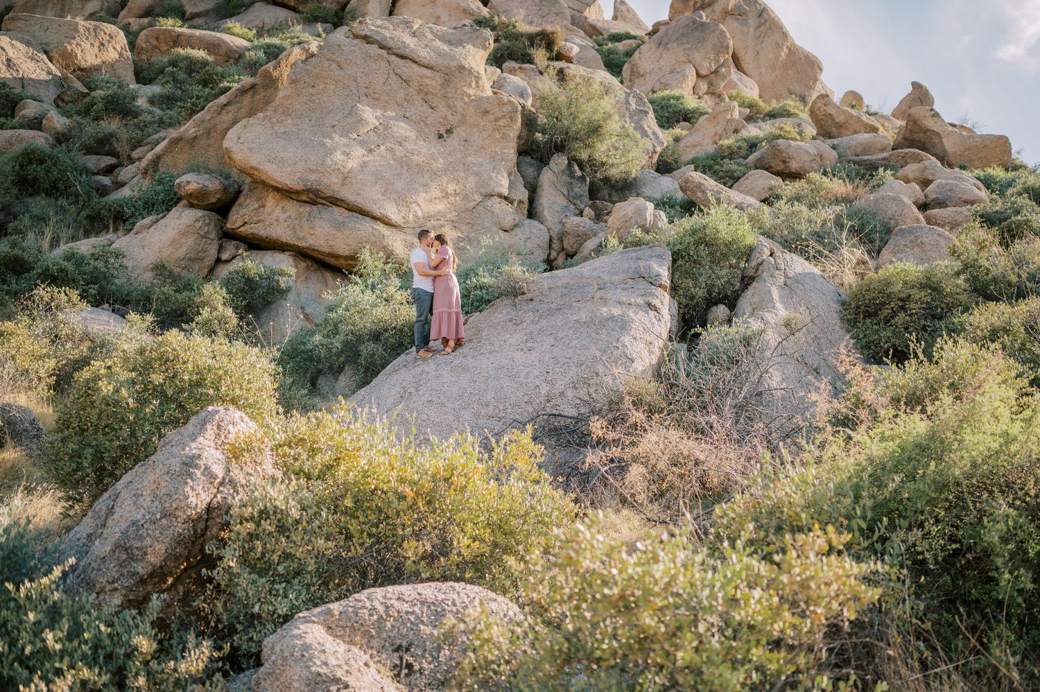 Phoenix Arizona couples photographer. Couple out in Scottsdale on the boulders.