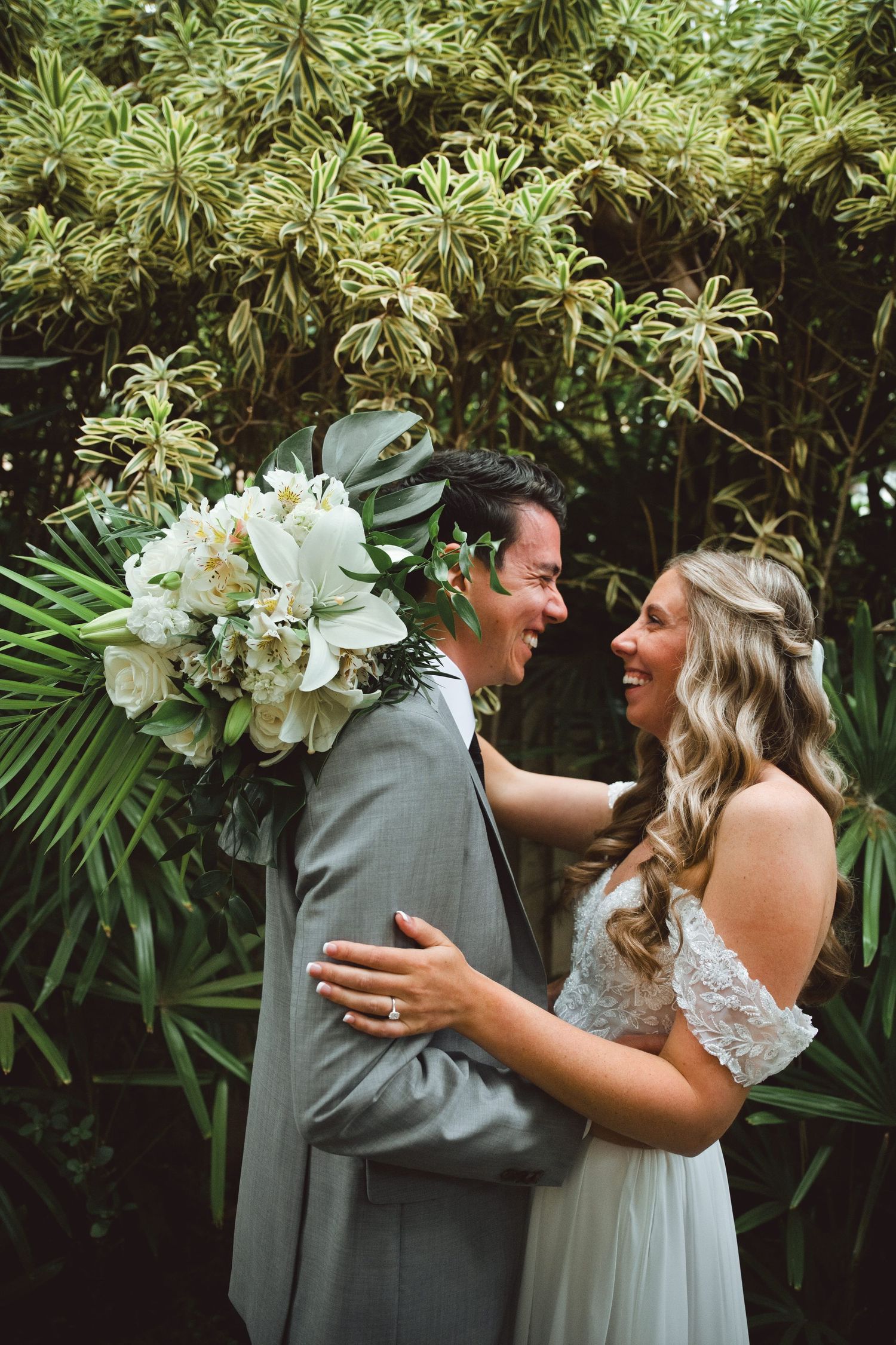 Emma and Matt share their first look surrounded by tropical greenery at Sugar Beach Events.