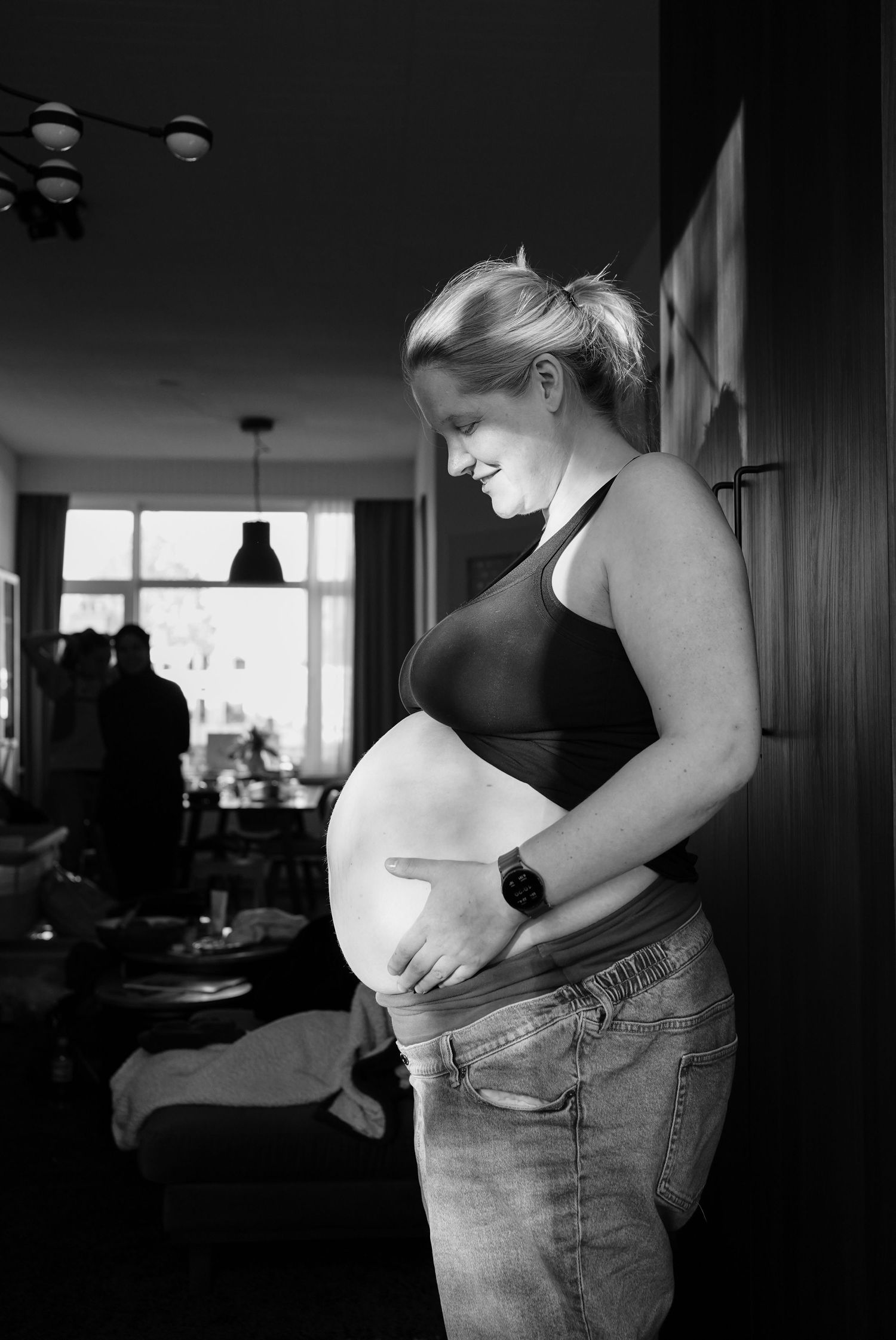 pregnancy photoshoot at home