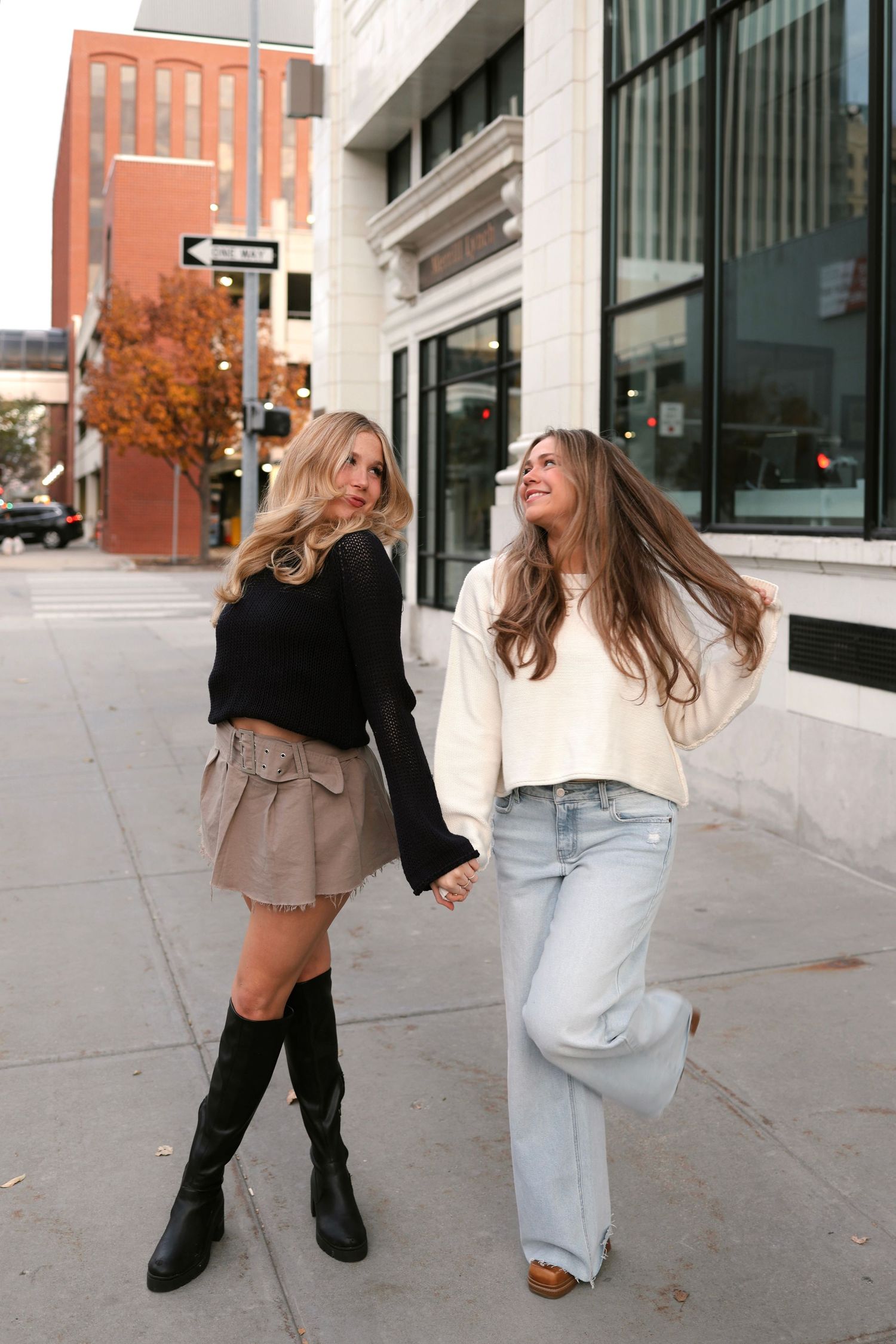 friends downtown photography cute pose