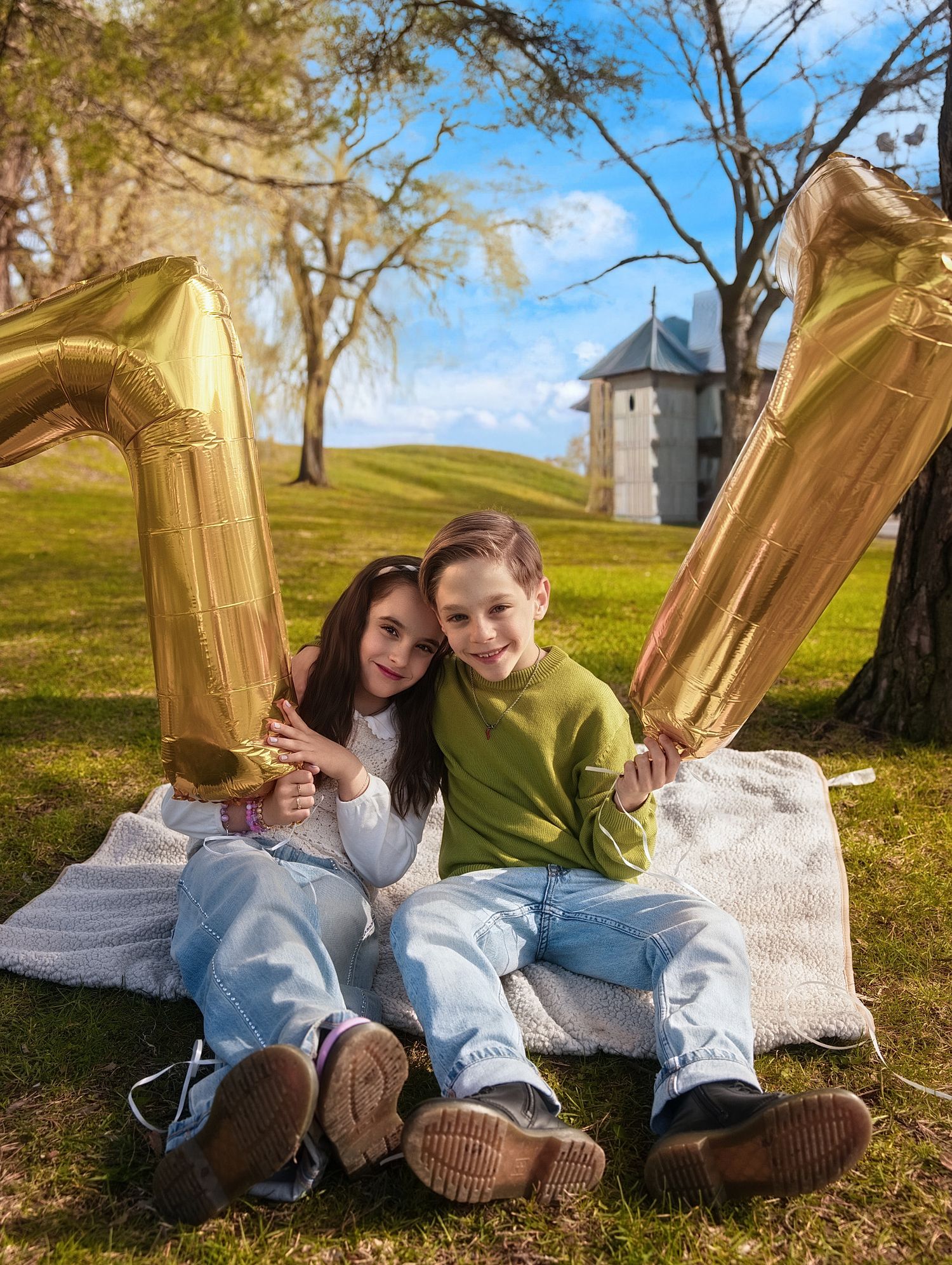 Toronto family photographer photographing parents and children outdoors