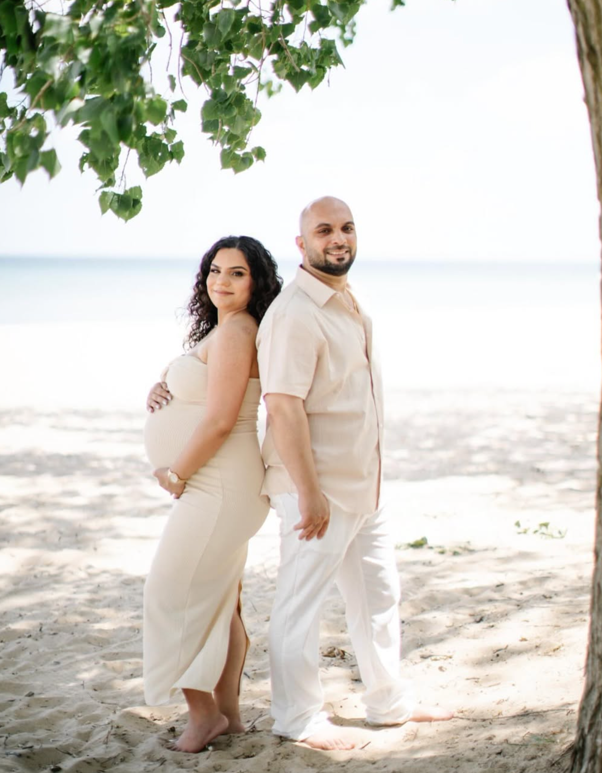 Chicago maternity photographer expecting mother