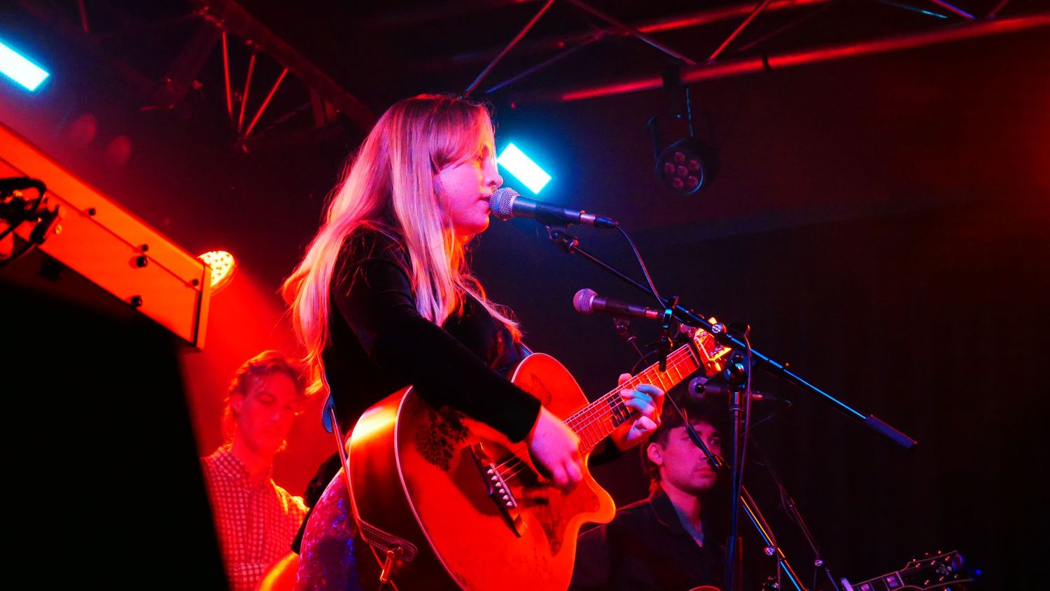 Chelsea Elder with guitar at gig.