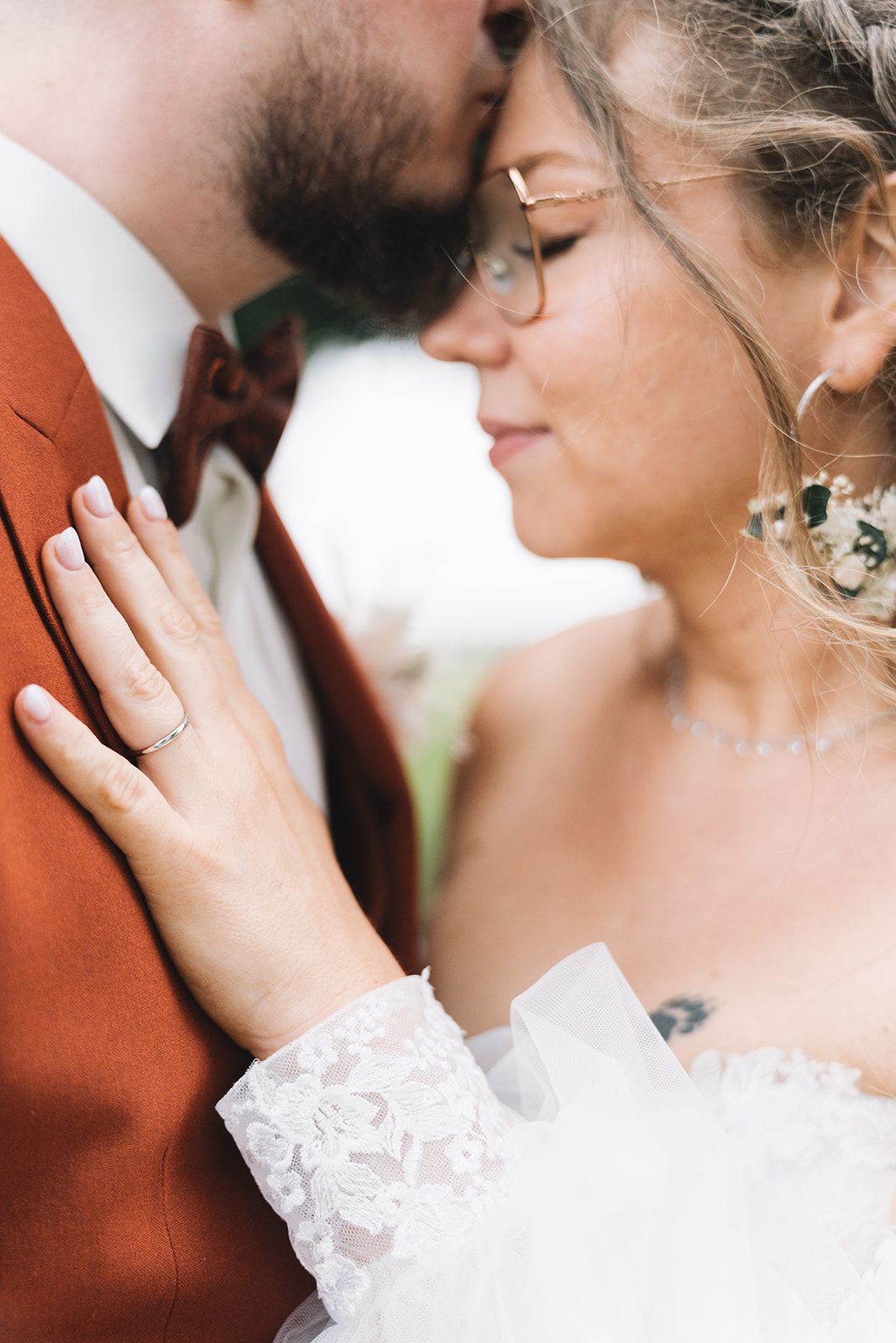 Close-up wedding portraits showing tender moments and details in warm tones.