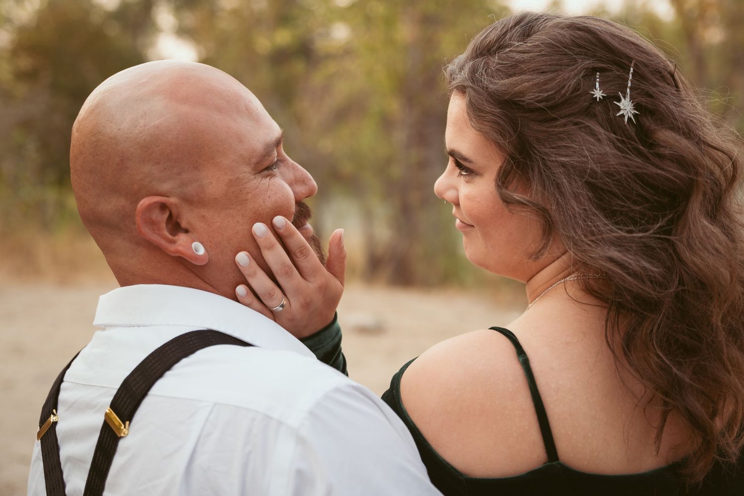 A couple shares an intimate moment during their outdoor photo session.
