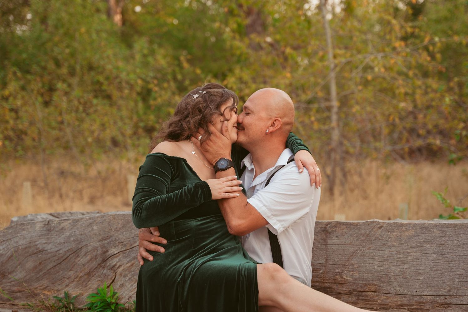 Series of tender embraces between a couple during an autumn outdoor session.