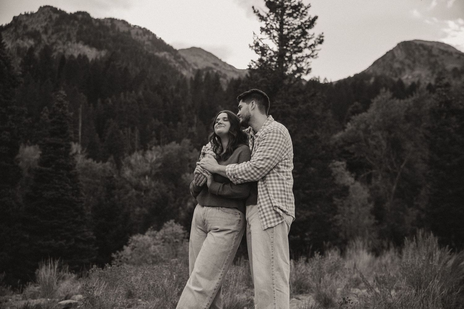 Luxury Utah wedding images documenting real emotion, refined details, and storytelling in Tibble Fork Utah
