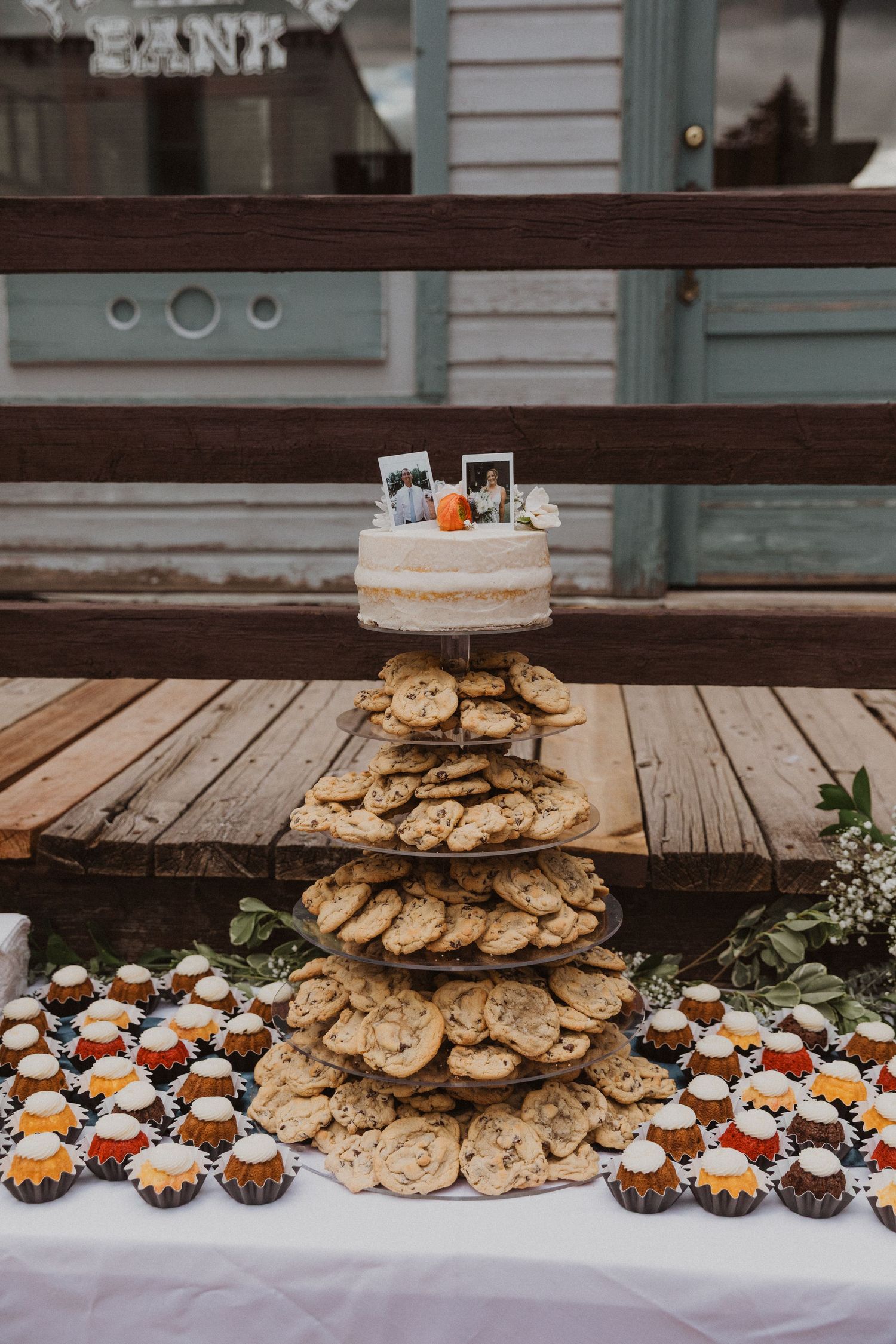 Wedding cake in colorado wedding