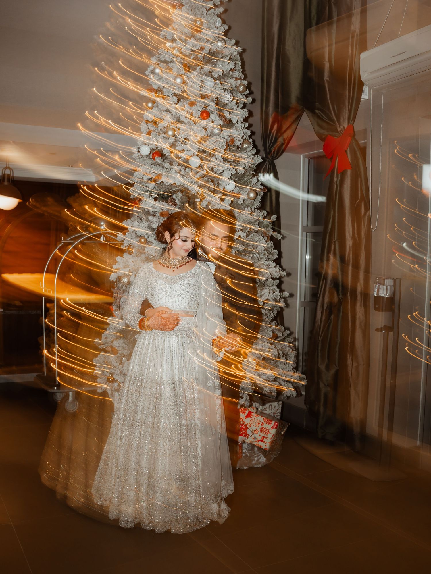 Wedding photography with light trails and white floral decorations creating a dreamy atmosphere.