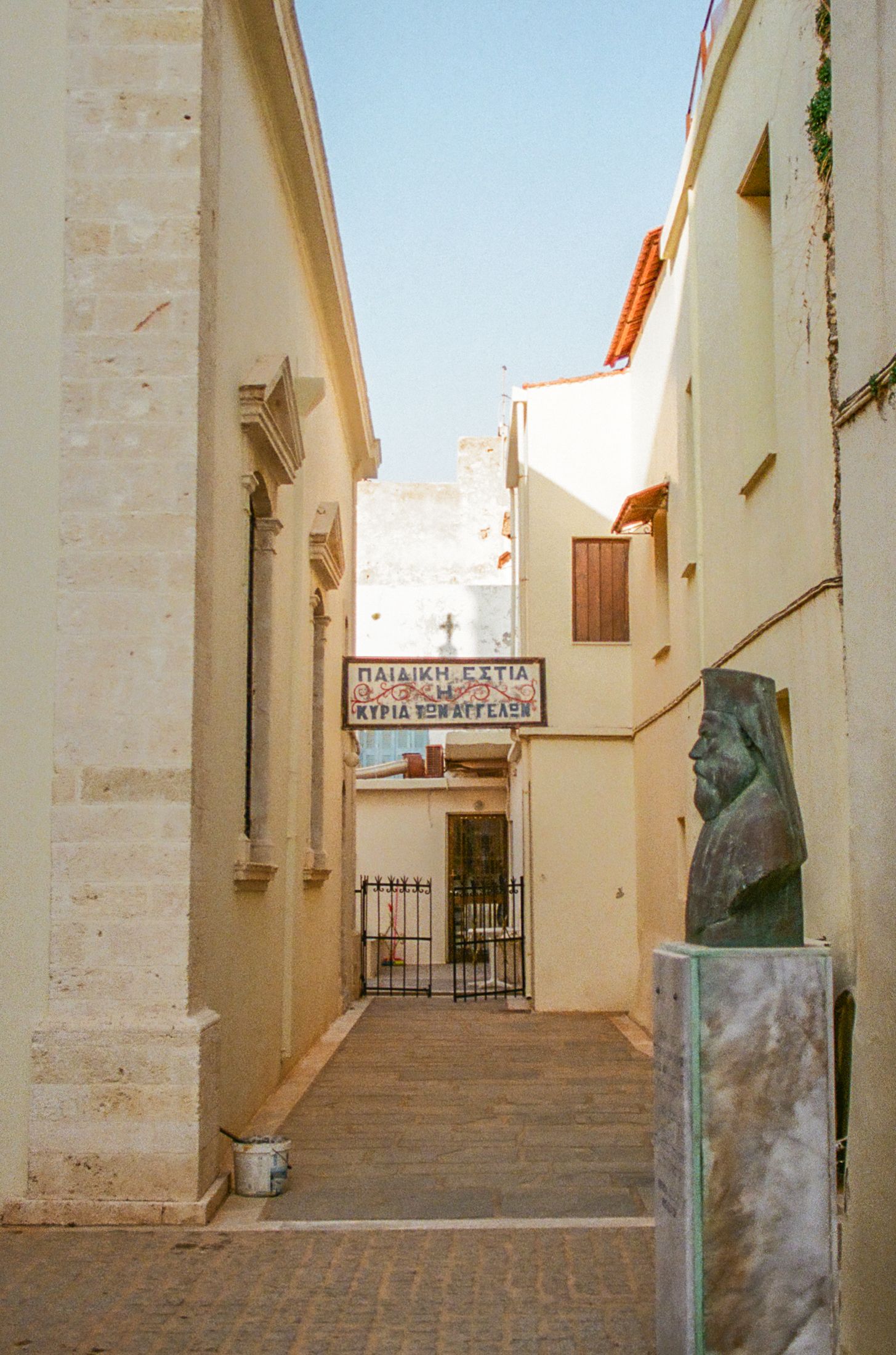 White stone archways and stairs in a traditional Mediterranean architectural style.