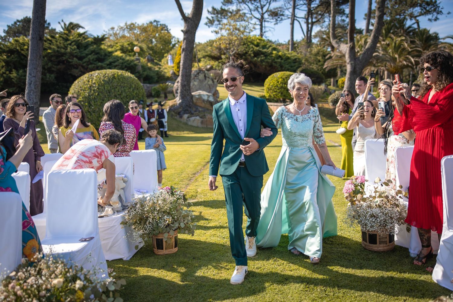 Momento espontáneo captado por fotógrafo de bodas en Galicia.