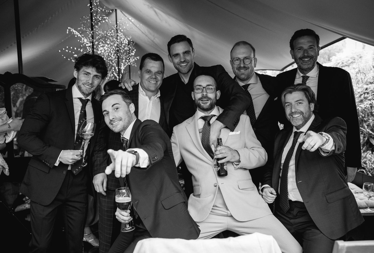 Momento espontáneo captado por fotógrafo de bodas en Galicia.