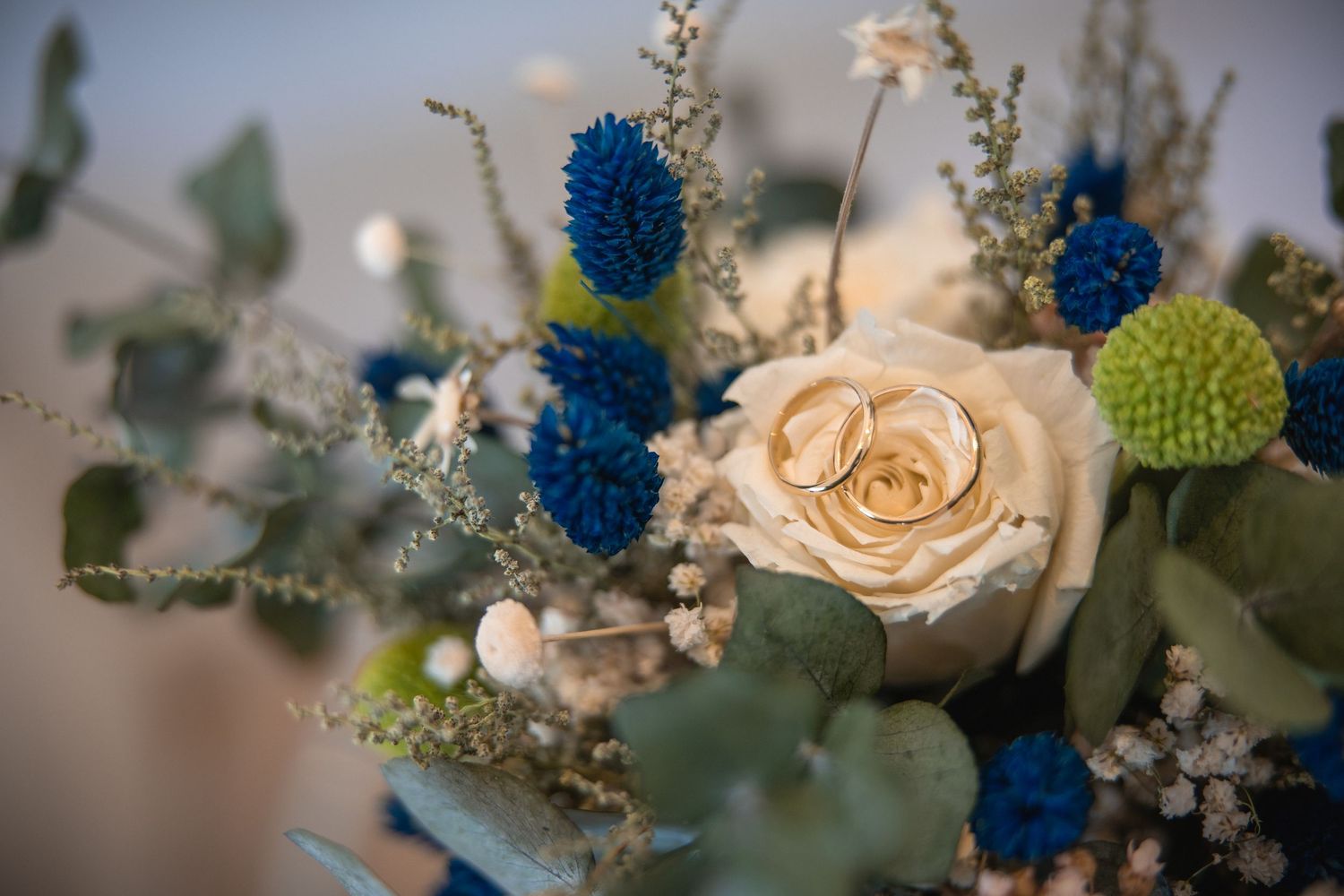 Momento espontáneo captado por fotógrafo de bodas en Galicia.
