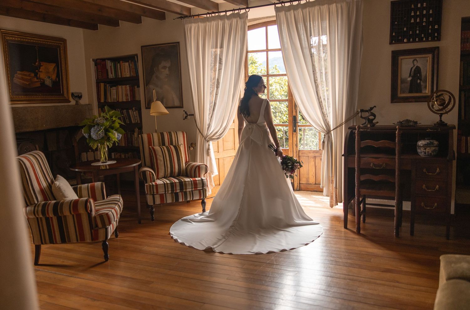 Momento espontáneo captado por fotógrafo de bodas en Galicia.