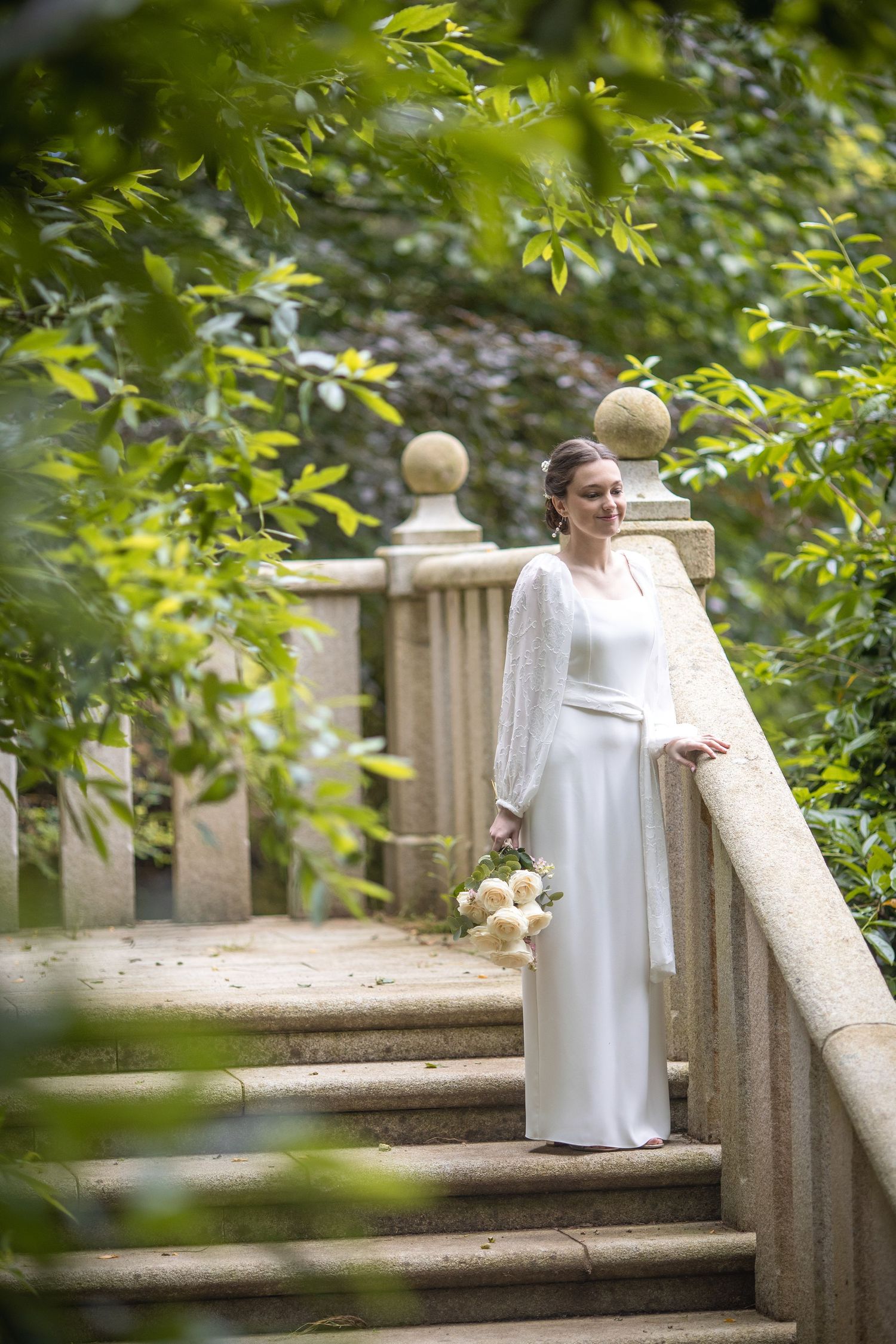 Momento espontáneo captado por fotógrafo de bodas en Galicia.