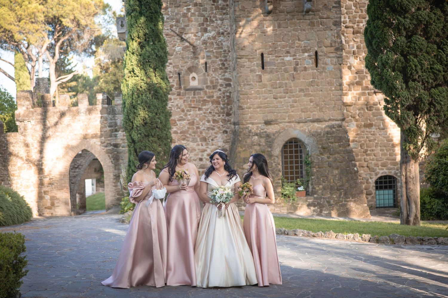 Fotografía natural de boda en Europa con estilo documental