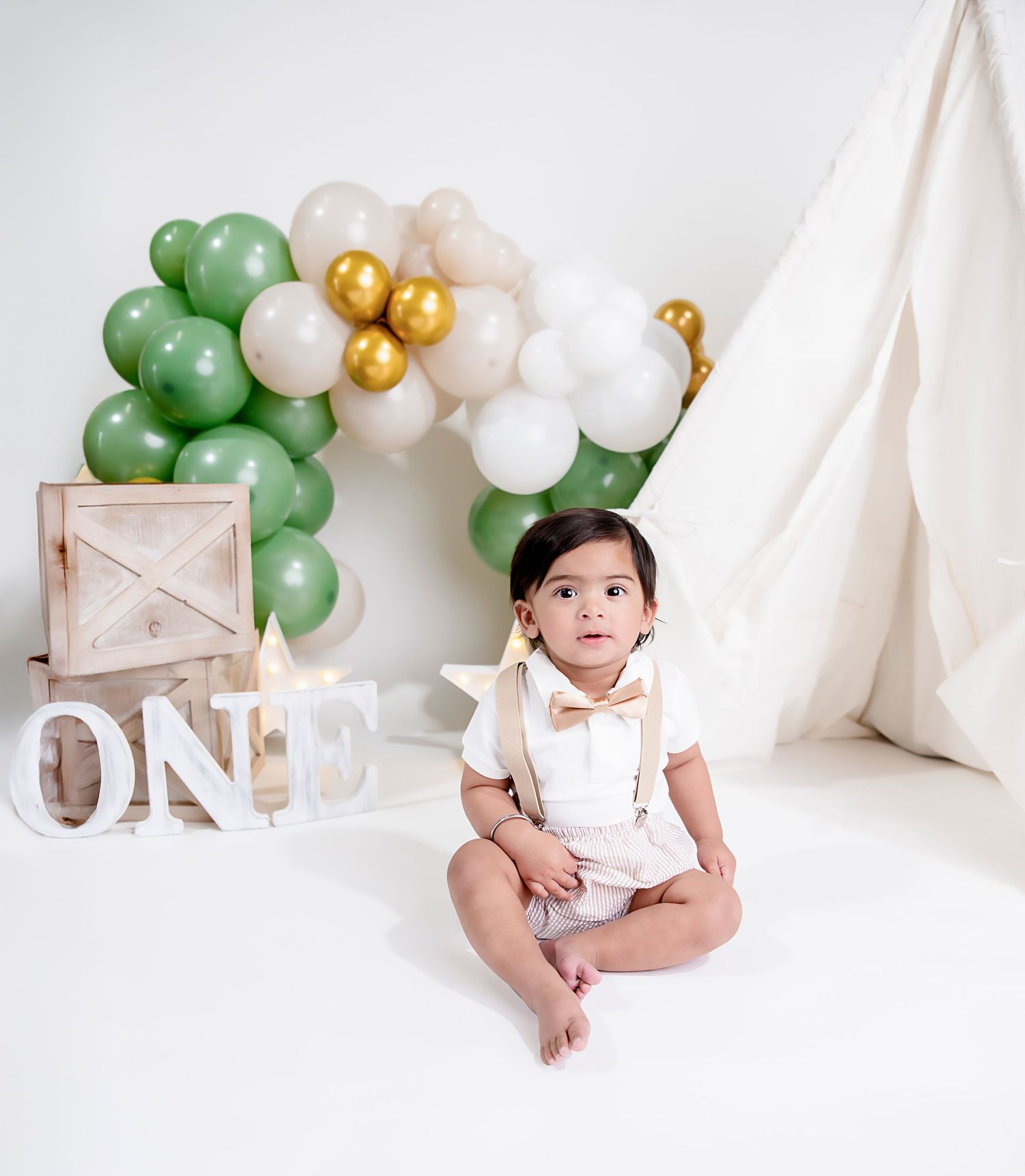 Smash Cake session for first birthday. Southern California photographer.