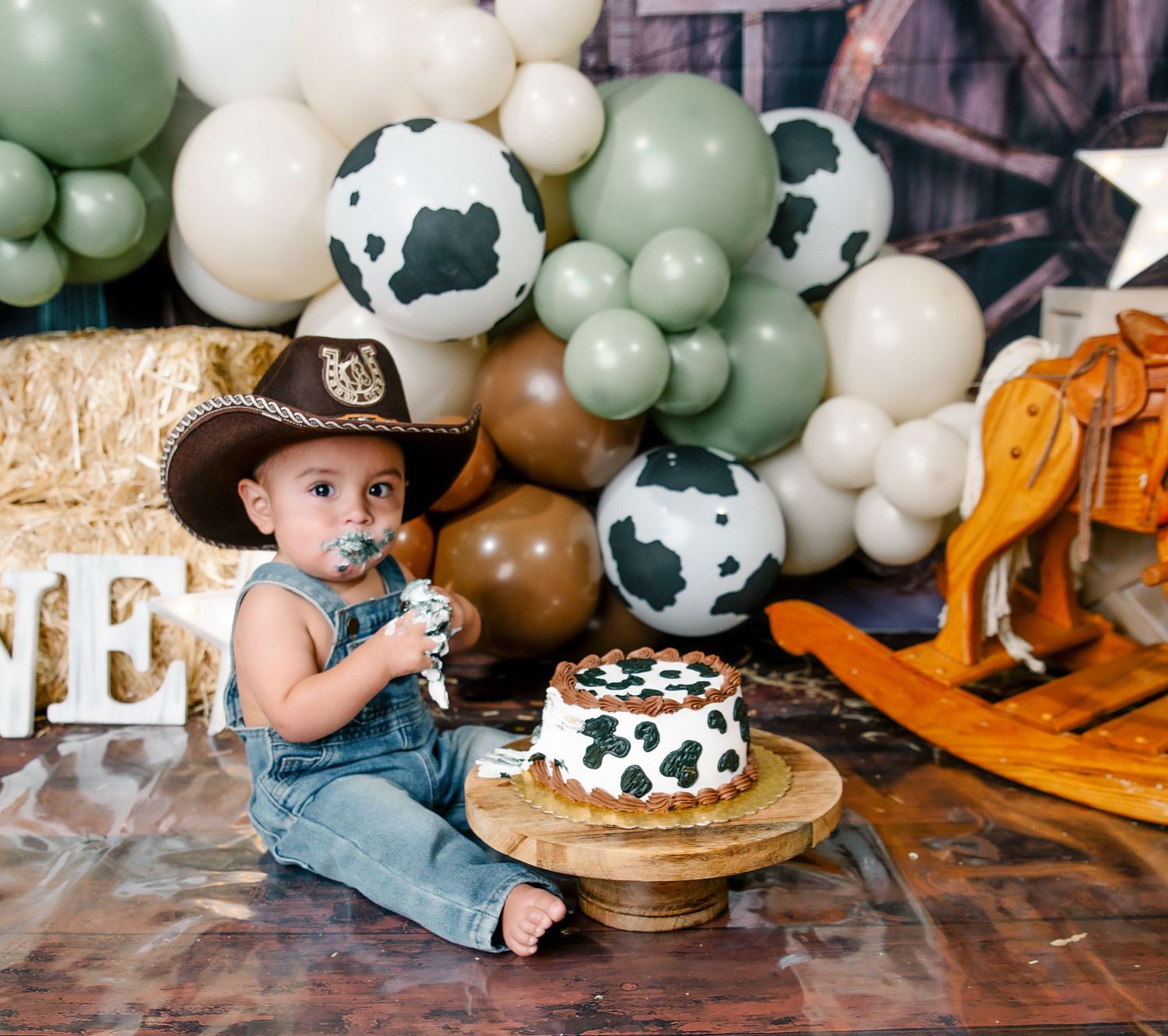 Smash Cake session for first birthday. Southern California photographer.