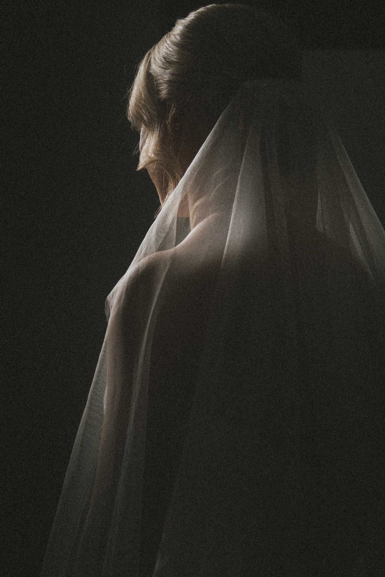 Bridal portrait The Manor, Basket Range, photographed by Barossa Valley wedding photographer Matt Webster.