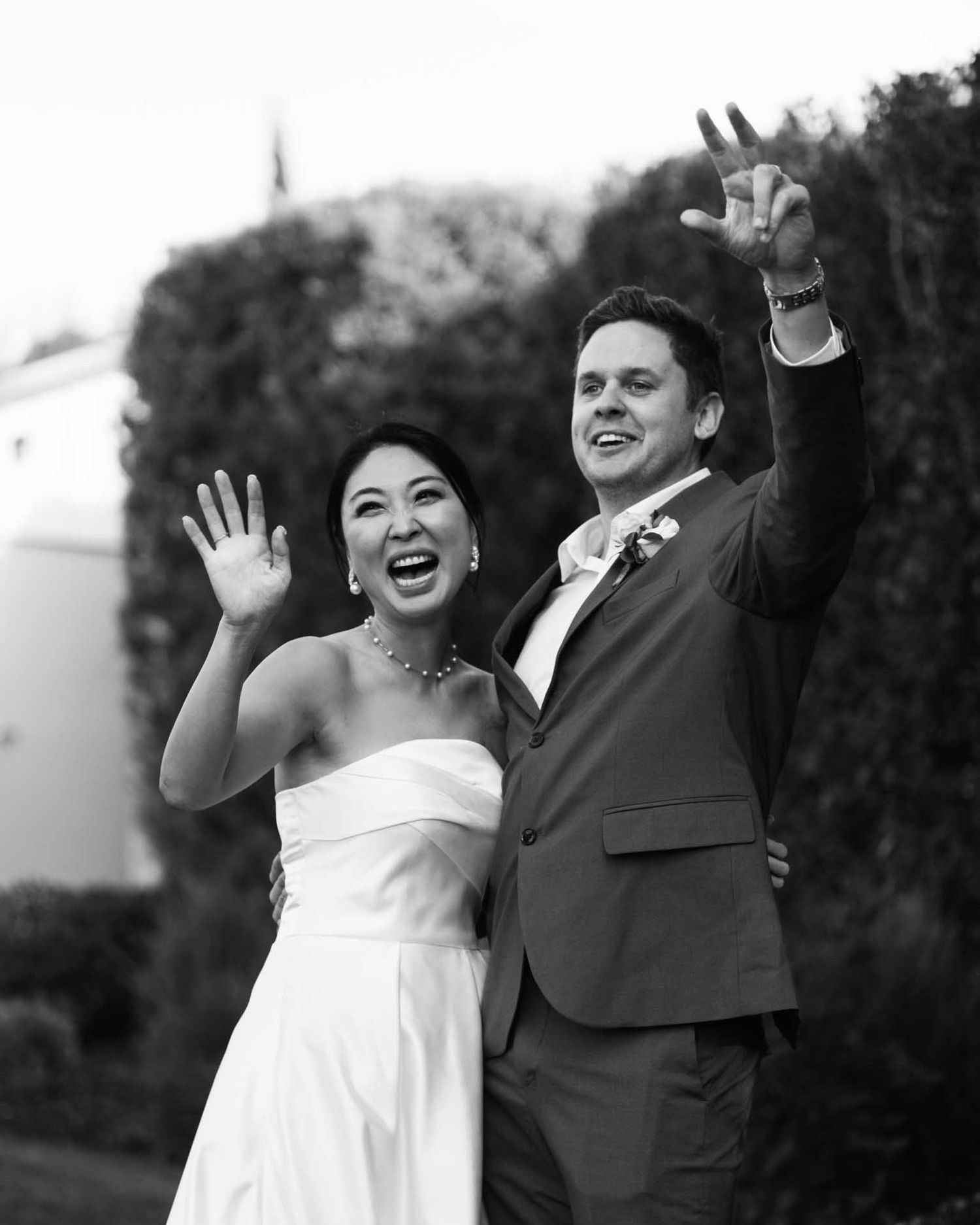 Bride and groom wave at guests during their reception at an outdoor wedding in Tanunda by Barossa Valley photographer Matt Webster