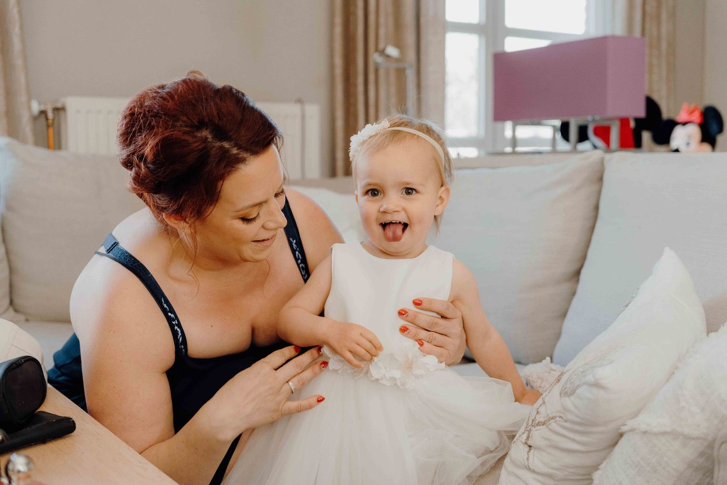 spontane huwelijksfoto styled editorial emotioneel van fotograaf en videograaf blizmedia jonas based in Antwerpen.