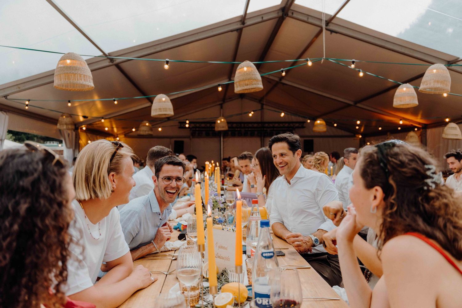 gezellig huwelijk tent outdoor café marriage mol