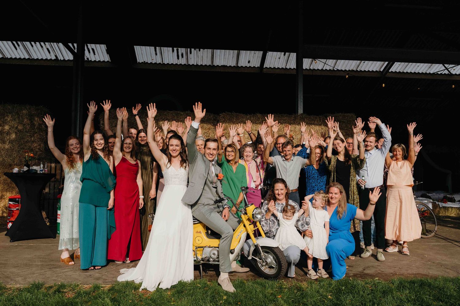 spontane huwelijksfoto styled editorial emotioneel van fotograaf en videograaf blizmedia jonas based in Antwerpen.