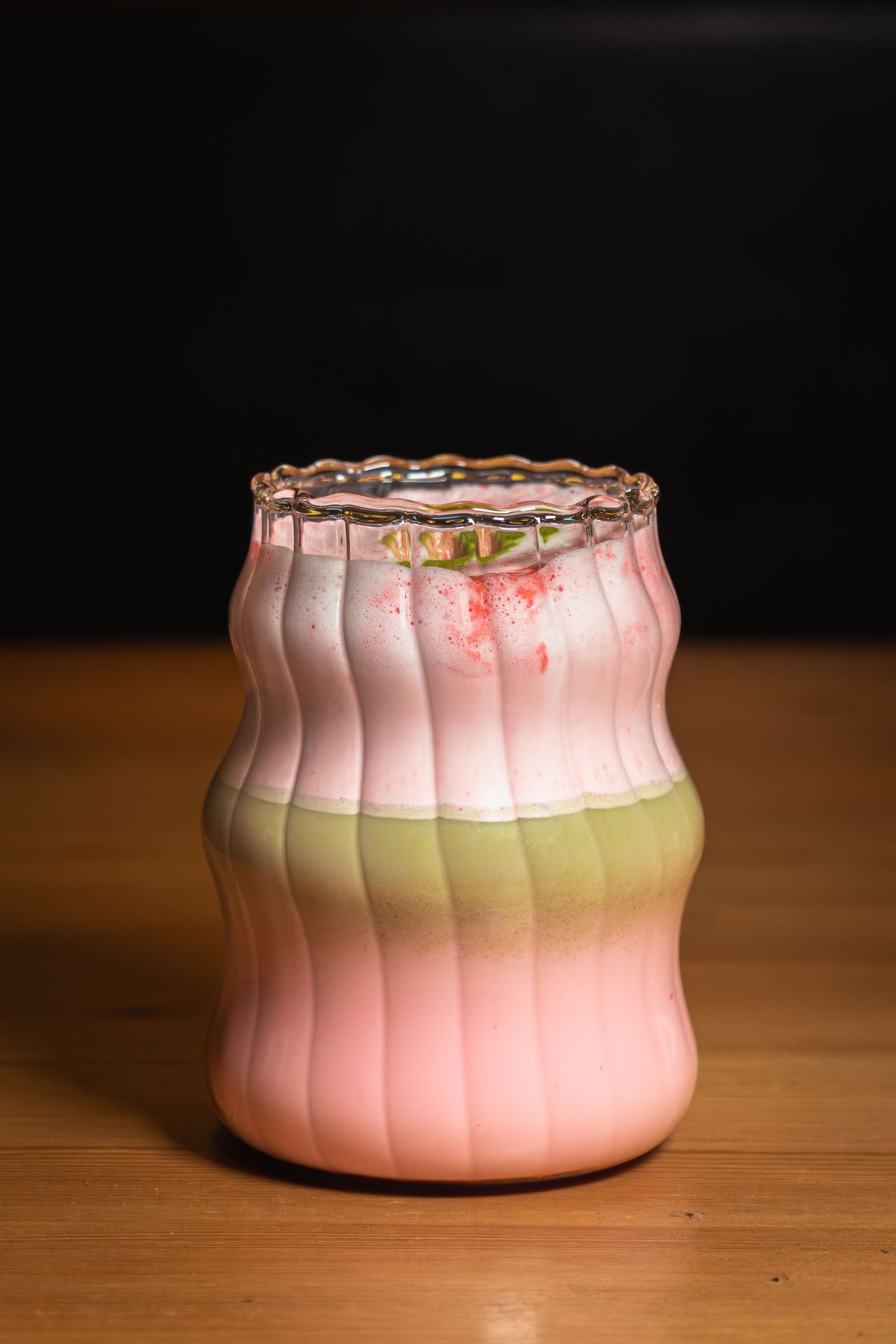 réteges epres matcha ital bordázott pohárban